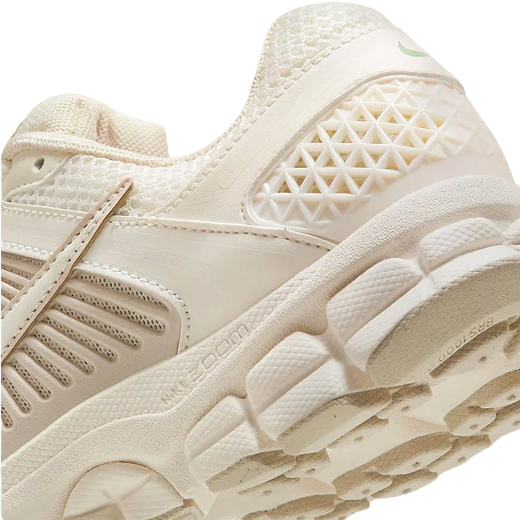 Nike Zoom Vomero 5 'Metallic Silver Platinum Violet' W (2025)