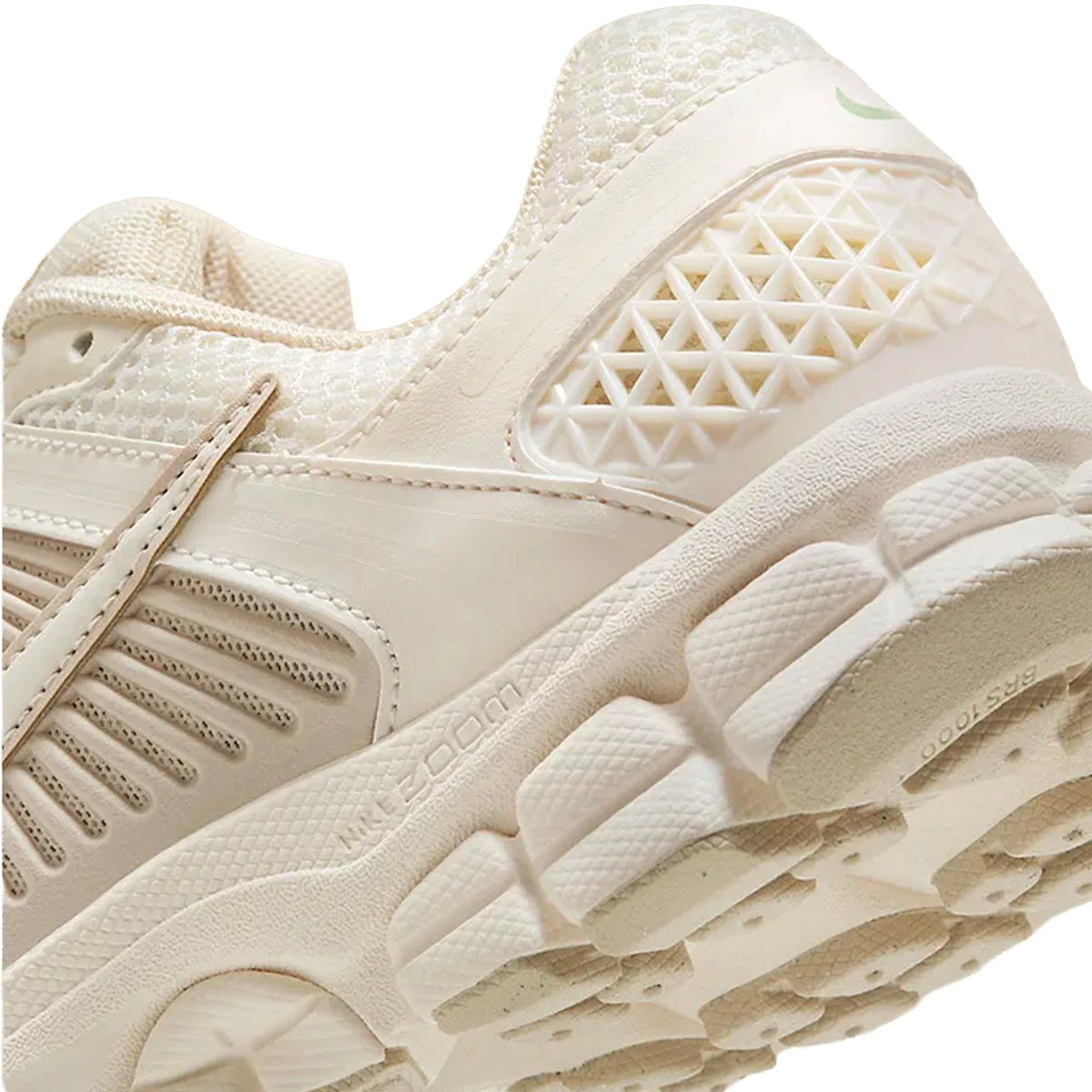 Nike Zoom Vomero 5 'Metallic Silver Platinum Violet' W (2025)