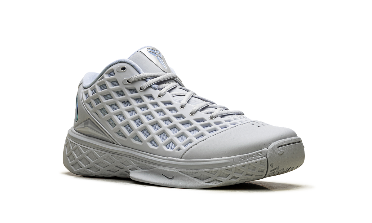 Kobe 3 Low Protro "Platinum Grey" IV7127 001